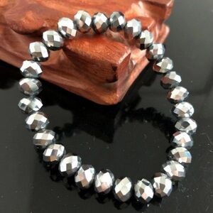 * Czech Crystal Silver Bracelet 7”-8” stretchy NEW Gorgeous!
